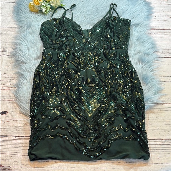 AKIRA Dresses & Skirts - NWT AKIRA Green Sequins Mini Dress sz L